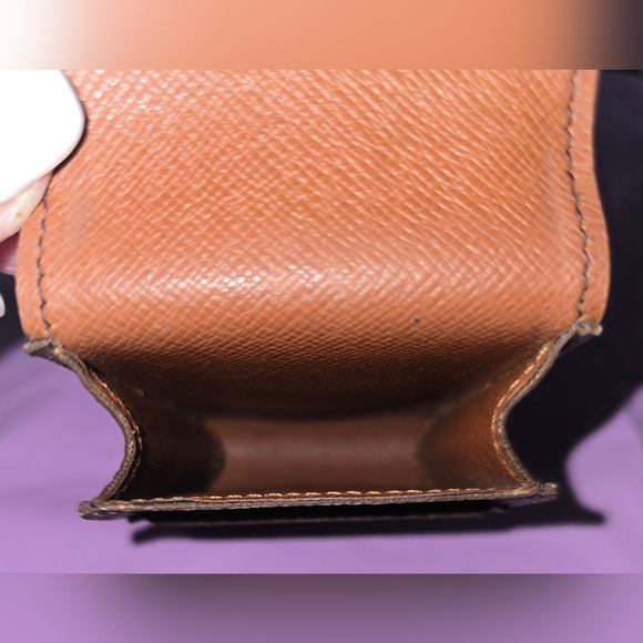 Louis Vuitton Monogram Case in Great Condition - Picture 9 of 15